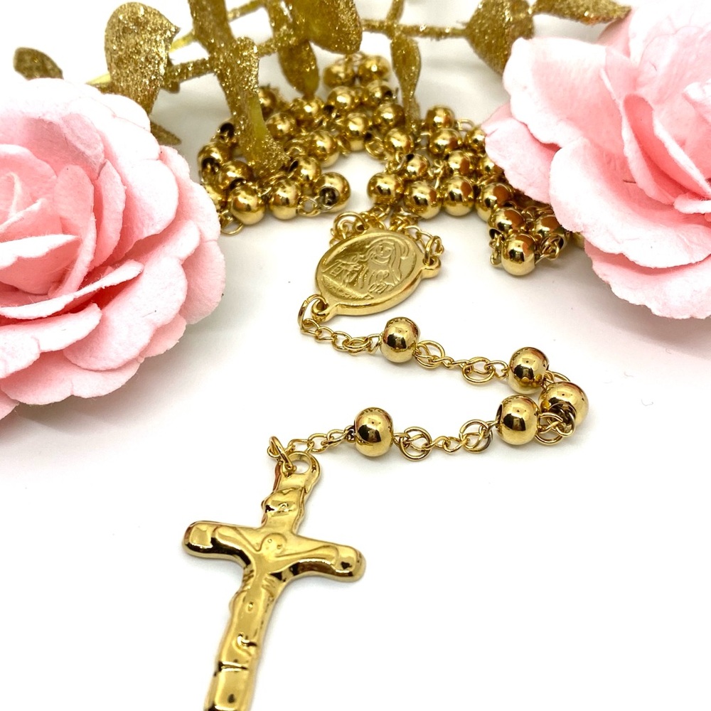 Elegant Gold Cross Necklace
